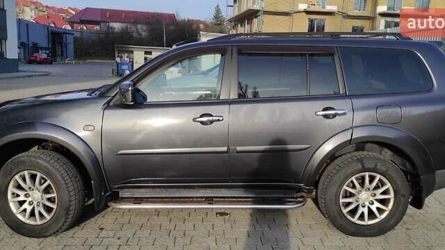 Серый Мицубиси Паджеро, объемом двигателя 2.48 л и пробегом 215 тыс. км за 10500 $, фото 1 на Automoto.ua