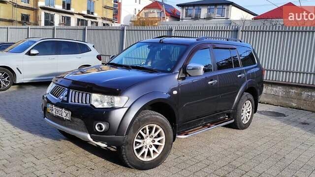 Серый Мицубиси Паджеро, объемом двигателя 2.48 л и пробегом 215 тыс. км за 10500 $, фото 2 на Automoto.ua