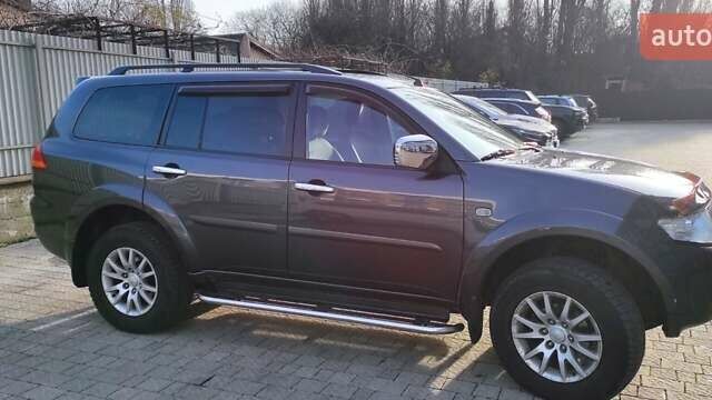 Серый Мицубиси Паджеро, объемом двигателя 2.48 л и пробегом 215 тыс. км за 10500 $, фото 5 на Automoto.ua