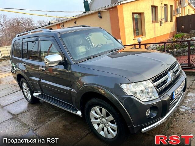 Серый Мицубиси Паджеро, объемом двигателя 3.2 л и пробегом 212 тыс. км за 17000 $, фото 2 на Automoto.ua