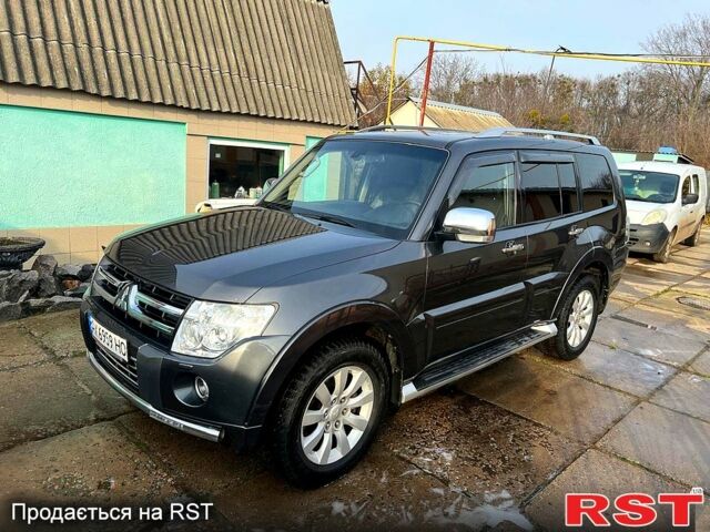 Серый Мицубиси Паджеро, объемом двигателя 3.2 л и пробегом 212 тыс. км за 17000 $, фото 1 на Automoto.ua