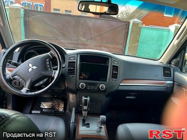 Серый Мицубиси Паджеро, объемом двигателя 3.2 л и пробегом 212 тыс. км за 17000 $, фото 5 на Automoto.ua