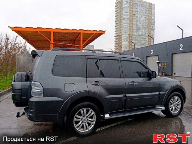 Серый Мицубиси Паджеро, объемом двигателя 3.2 л и пробегом 183 тыс. км за 18500 $, фото 3 на Automoto.ua