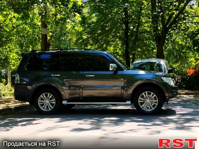 Сірий Міцубісі Паджеро, об'ємом двигуна 3.2 л та пробігом 179 тис. км за 17000 $, фото 1 на Automoto.ua