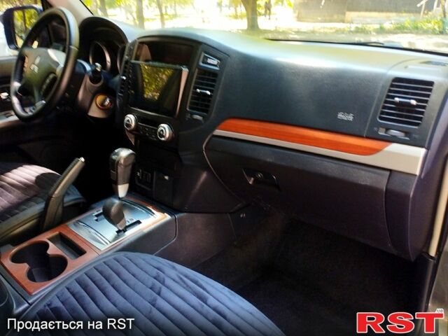 Сірий Міцубісі Паджеро, об'ємом двигуна 3.2 л та пробігом 179 тис. км за 17000 $, фото 9 на Automoto.ua
