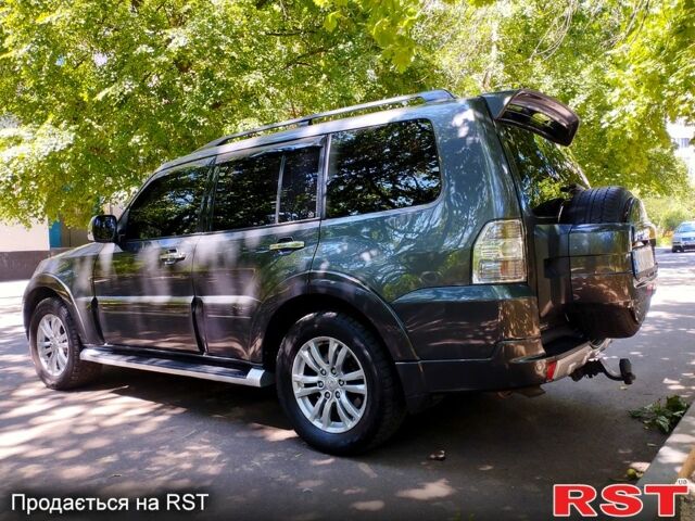 Сірий Міцубісі Паджеро, об'ємом двигуна 3.2 л та пробігом 179 тис. км за 17000 $, фото 3 на Automoto.ua