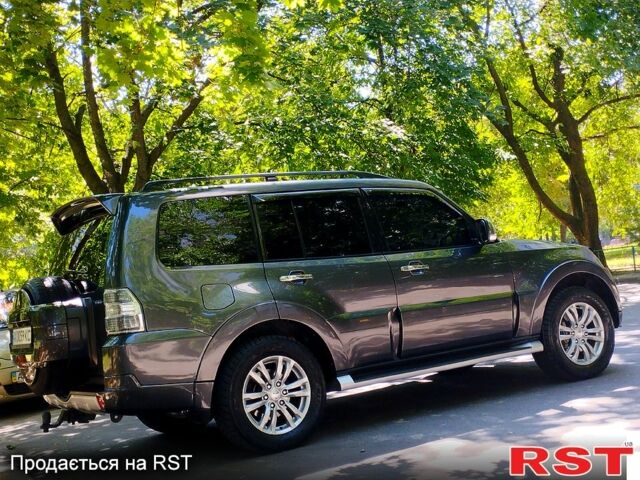 Сірий Міцубісі Паджеро, об'ємом двигуна 3.2 л та пробігом 179 тис. км за 17000 $, фото 2 на Automoto.ua