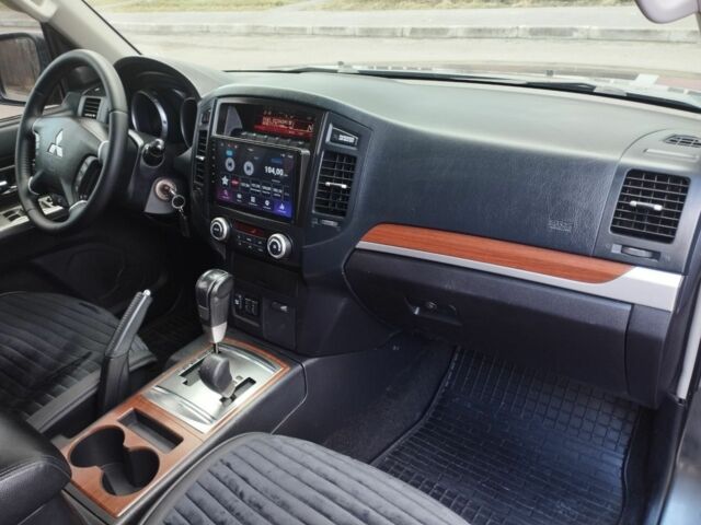 Серый Мицубиси Паджеро, объемом двигателя 3.2 л и пробегом 184 тыс. км за 17900 $, фото 7 на Automoto.ua