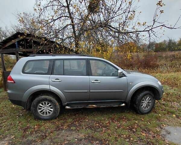 Сірий Міцубісі Паджеро, об'ємом двигуна 2.5 л та пробігом 245 тис. км за 13000 $, фото 2 на Automoto.ua
