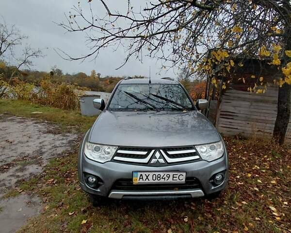 Сірий Міцубісі Паджеро, об'ємом двигуна 2.5 л та пробігом 245 тис. км за 13000 $, фото 4 на Automoto.ua