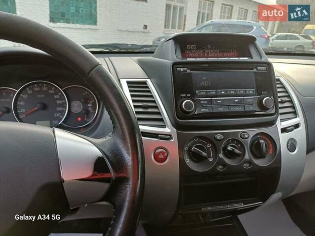 Сірий Міцубісі Паджеро, об'ємом двигуна 2.48 л та пробігом 137 тис. км за 16600 $, фото 21 на Automoto.ua