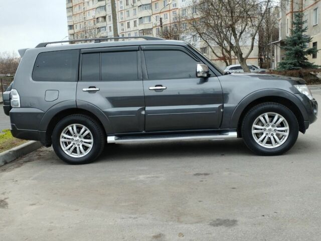 Серый Мицубиси Паджеро, объемом двигателя 3.2 л и пробегом 184 тыс. км за 17900 $, фото 3 на Automoto.ua