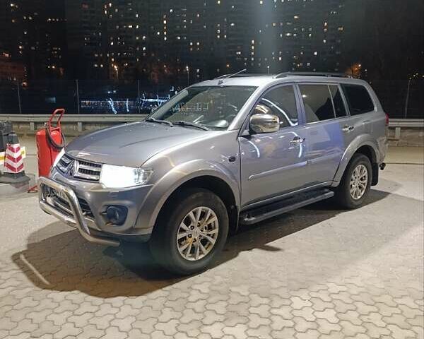 Серый Мицубиси Паджеро, объемом двигателя 2.48 л и пробегом 150 тыс. км за 13777 $, фото 3 на Automoto.ua