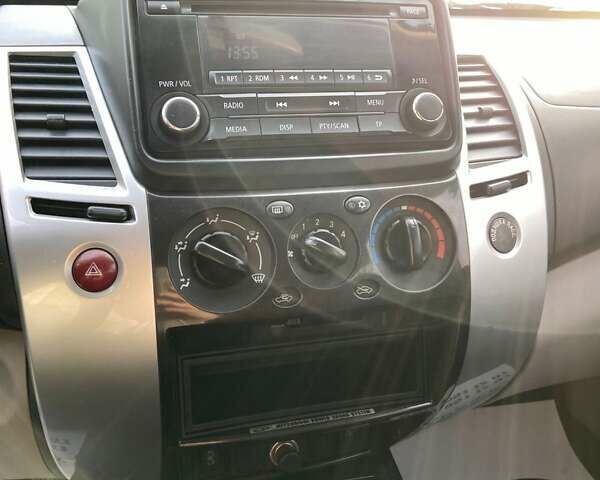 Сірий Міцубісі Паджеро, об'ємом двигуна 2.48 л та пробігом 137 тис. км за 16600 $, фото 7 на Automoto.ua