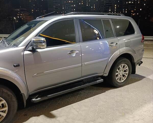 Серый Мицубиси Паджеро, объемом двигателя 2.48 л и пробегом 150 тыс. км за 13777 $, фото 1 на Automoto.ua