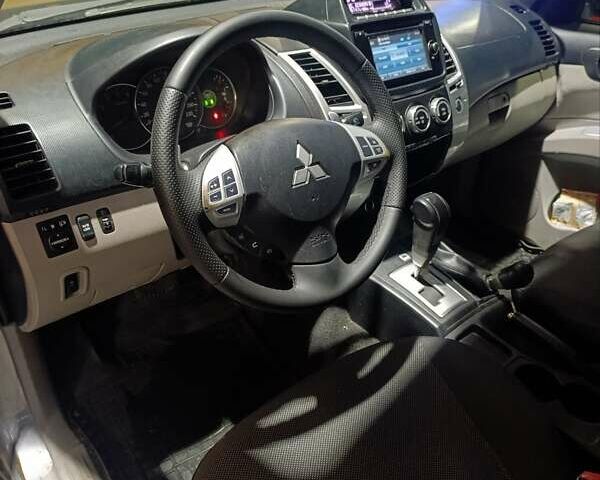 Серый Мицубиси Паджеро, объемом двигателя 2.48 л и пробегом 150 тыс. км за 13777 $, фото 4 на Automoto.ua