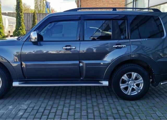 Серый Мицубиси Паджеро, объемом двигателя 3.5 л и пробегом 149 тыс. км за 23500 $, фото 3 на Automoto.ua