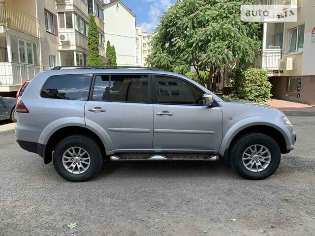 Серый Мицубиси Паджеро, объемом двигателя 2.48 л и пробегом 182 тыс. км за 15200 $, фото 1 на Automoto.ua