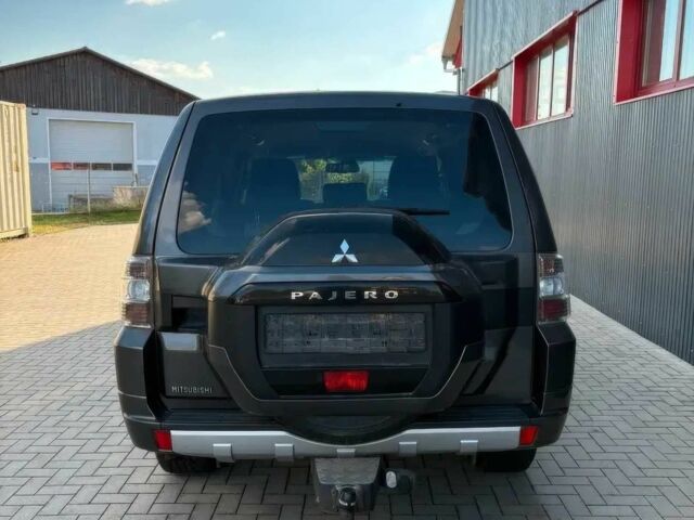 Сірий Міцубісі Паджеро, об'ємом двигуна 3.2 л та пробігом 65 тис. км за 18000 $, фото 4 на Automoto.ua