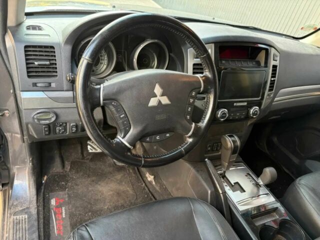 Сірий Міцубісі Паджеро, об'ємом двигуна 3.2 л та пробігом 65 тис. км за 18000 $, фото 6 на Automoto.ua