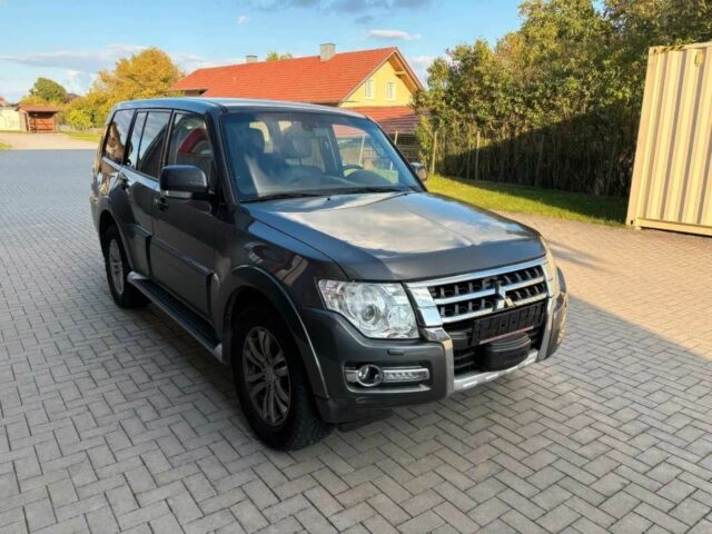 Серый Мицубиси Паджеро, объемом двигателя 3.2 л и пробегом 68 тыс. км за 10000 $, фото 2 на Automoto.ua