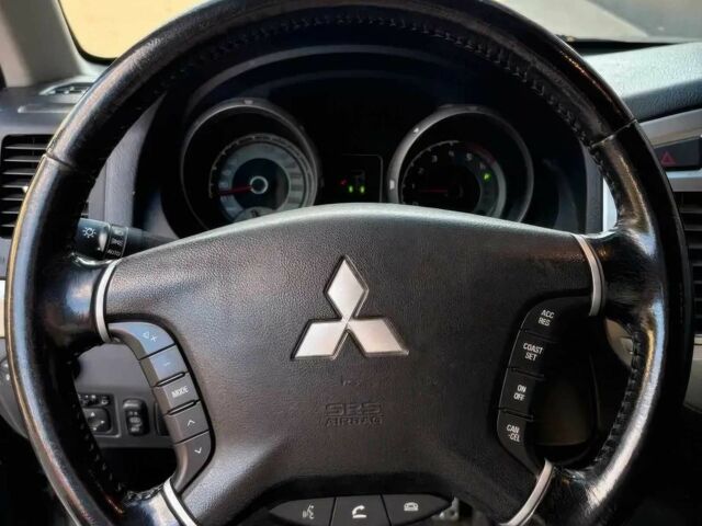 Серый Мицубиси Паджеро, объемом двигателя 3.2 л и пробегом 68 тыс. км за 10000 $, фото 6 на Automoto.ua