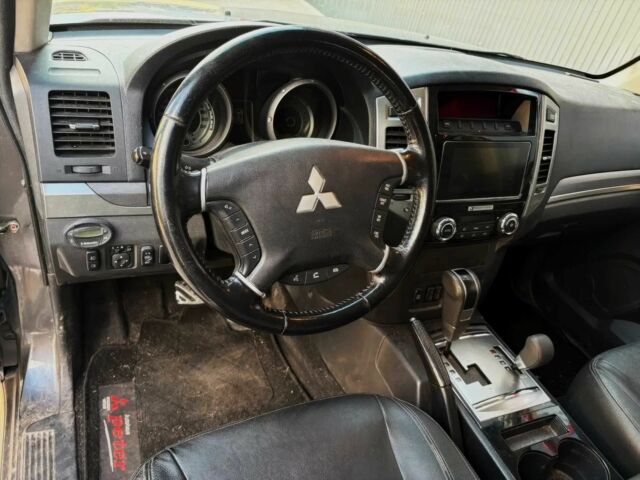 Серый Мицубиси Паджеро, объемом двигателя 3.2 л и пробегом 57 тыс. км за 20000 $, фото 6 на Automoto.ua