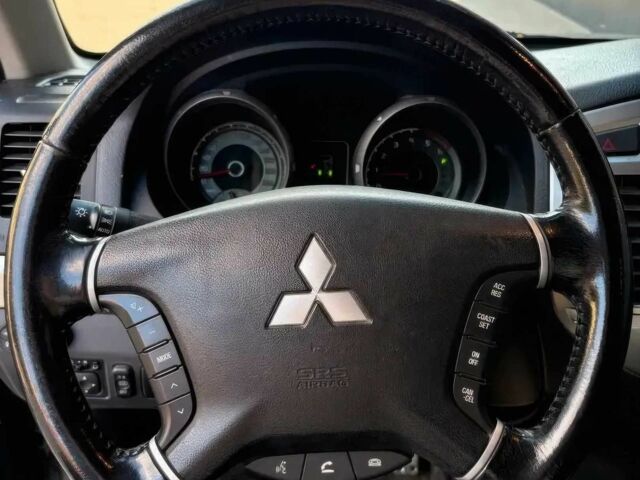 Серый Мицубиси Паджеро, объемом двигателя 3.2 л и пробегом 57 тыс. км за 20000 $, фото 8 на Automoto.ua