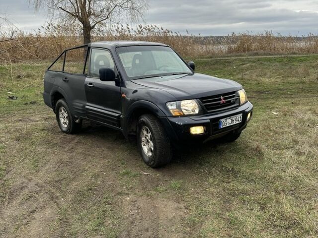 Синий Мицубиси Паджеро, объемом двигателя 3.2 л и пробегом 321 тыс. км за 3300 $, фото 1 на Automoto.ua