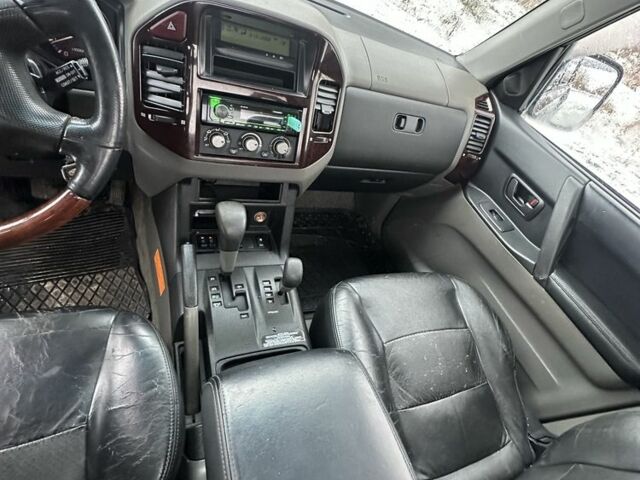 Синій Міцубісі Паджеро, об'ємом двигуна 3.2 л та пробігом 321 тис. км за 3177 $, фото 9 на Automoto.ua