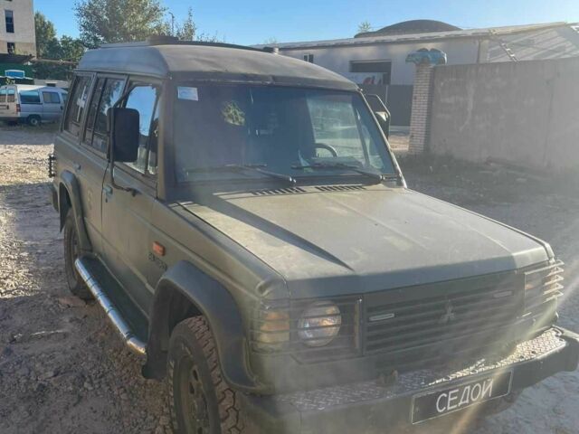 Синий Мицубиси Паджеро, объемом двигателя 2.6 л и пробегом 300 тыс. км за 1500 $, фото 1 на Automoto.ua