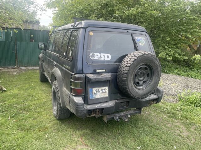 Синий Мицубиси Паджеро, объемом двигателя 2.8 л и пробегом 350 тыс. км за 2500 $, фото 2 на Automoto.ua