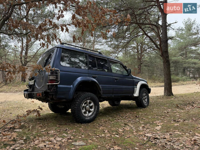 Синий Мицубиси Паджеро, объемом двигателя 3.5 л и пробегом 305 тыс. км за 5300 $, фото 3 на Automoto.ua
