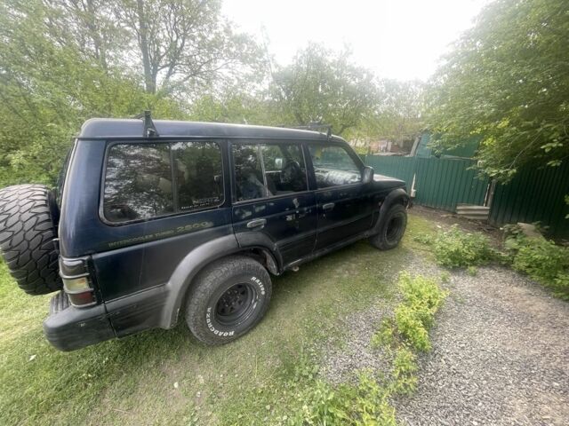 Синий Мицубиси Паджеро, объемом двигателя 2.8 л и пробегом 350 тыс. км за 2500 $, фото 1 на Automoto.ua