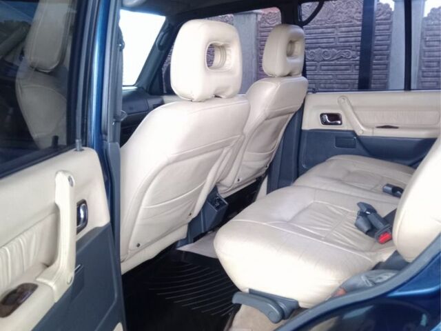 Синій Міцубісі Паджеро, об'ємом двигуна 3.5 л та пробігом 300 тис. км за 12000 $, фото 4 на Automoto.ua