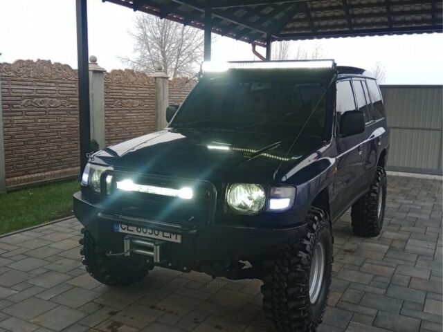 Синій Міцубісі Паджеро, об'ємом двигуна 3.5 л та пробігом 300 тис. км за 12000 $, фото 1 на Automoto.ua