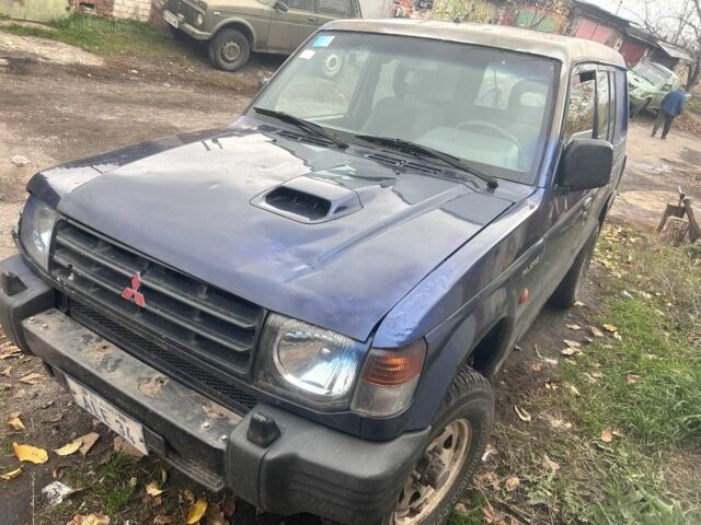 Синий Мицубиси Паджеро, объемом двигателя 0 л и пробегом 100 тыс. км за 1500 $, фото 1 на Automoto.ua
