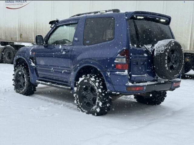 Синий Мицубиси Паджеро, объемом двигателя 3.2 л и пробегом 230 тыс. км за 3400 $, фото 6 на Automoto.ua