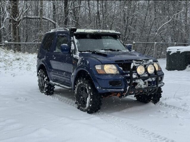 Синий Мицубиси Паджеро, объемом двигателя 3.2 л и пробегом 230 тыс. км за 3400 $, фото 1 на Automoto.ua