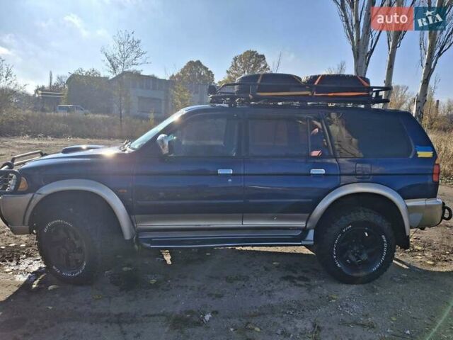 Синий Мицубиси Паджеро, объемом двигателя 2.48 л и пробегом 380 тыс. км за 7999 $, фото 1 на Automoto.ua