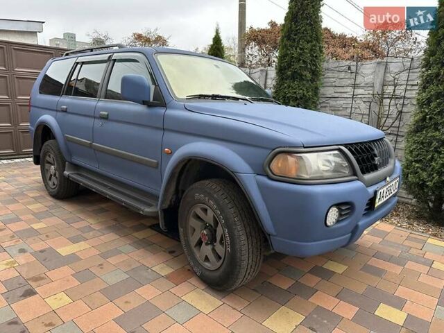 Синий Мицубиси Паджеро, объемом двигателя 3 л и пробегом 332 тыс. км за 6200 $, фото 2 на Automoto.ua