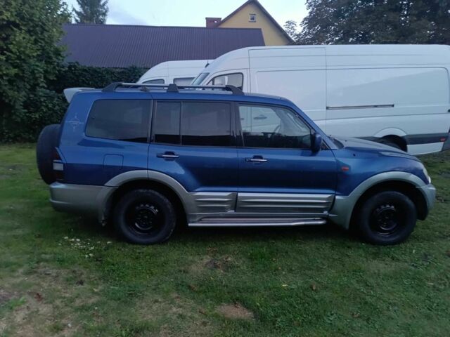 Синий Мицубиси Паджеро, объемом двигателя 3.2 л и пробегом 320 тыс. км за 4673 $, фото 1 на Automoto.ua