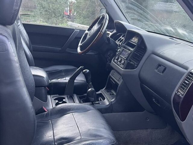 Синий Мицубиси Паджеро, объемом двигателя 0 л и пробегом 300 тыс. км за 6399 $, фото 6 на Automoto.ua