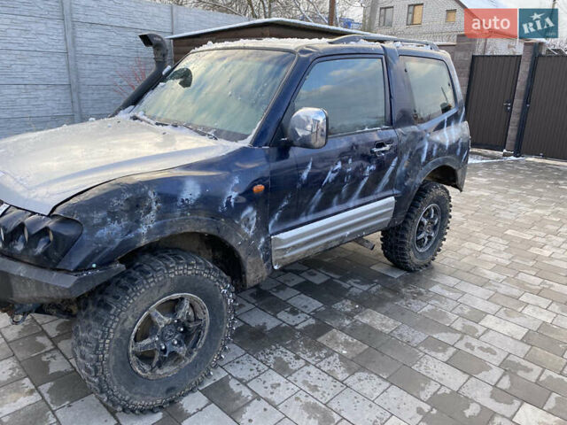 Синій Міцубісі Паджеро, об'ємом двигуна 3.2 л та пробігом 299 тис. км за 5500 $, фото 1 на Automoto.ua