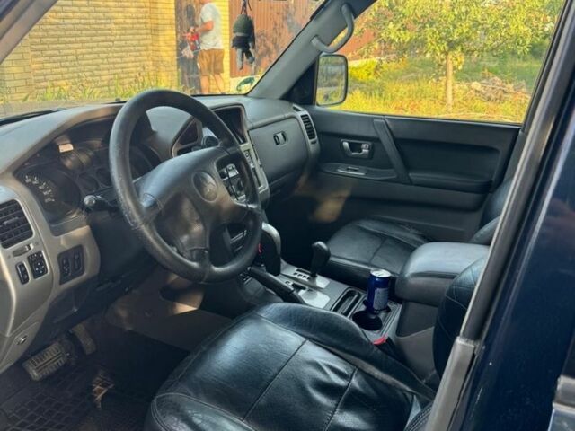 Синий Мицубиси Паджеро, объемом двигателя 3.2 л и пробегом 400 тыс. км за 5800 $, фото 5 на Automoto.ua