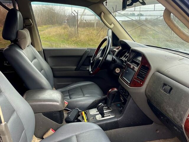 Синий Мицубиси Паджеро, объемом двигателя 3 л и пробегом 320 тыс. км за 4400 $, фото 11 на Automoto.ua