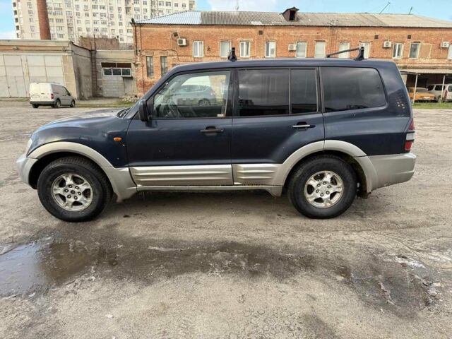Синій Міцубісі Паджеро, об'ємом двигуна 3.2 л та пробігом 277 тис. км за 4000 $, фото 1 на Automoto.ua