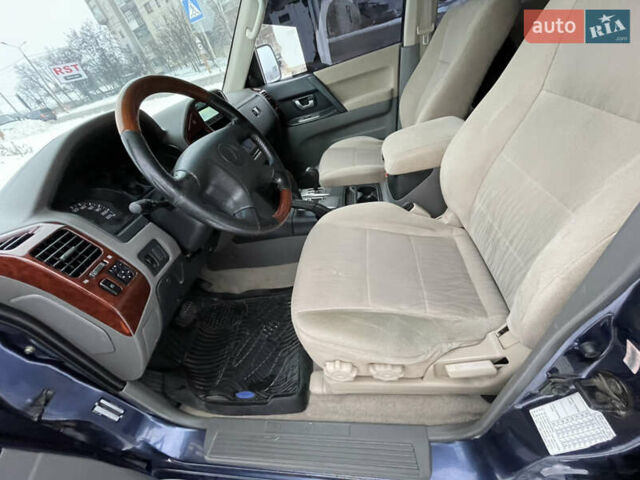 Синій Міцубісі Паджеро, об'ємом двигуна 3 л та пробігом 295 тис. км за 8500 $, фото 29 на Automoto.ua
