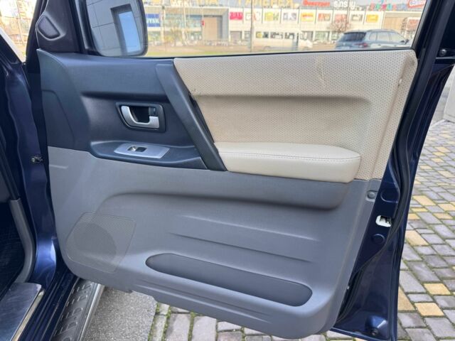 Синий Мицубиси Паджеро, объемом двигателя 3 л и пробегом 227 тыс. км за 8900 $, фото 20 на Automoto.ua