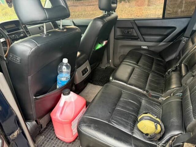 Міцубісі Паджеро 2006 у Павлограде на Automoto.ua Синій Міцубісі Паджеро, об'ємом двигуна 3.2 л та пробігом 240 тис. км за 4300 $, фото 5 на Automoto.ua